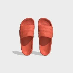 Sneakers Adidas Adilette 22 (Preloved Red) - 5 10 Sneakers Adidas Adilette 22 (Preloved Red) - 5 -shooos shop AdidasAdilette22 PrelovedRed HQ46715 800x