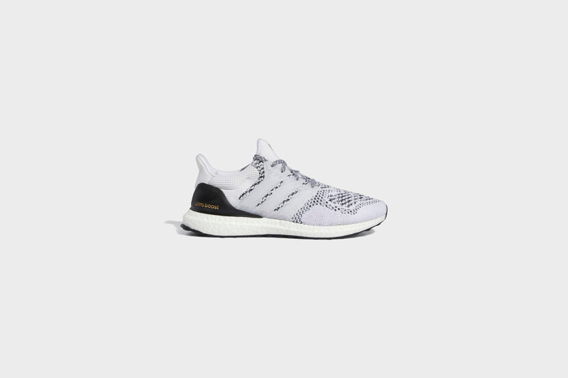 Sneakers Adidas Ultraboost 1.0 DNA (Cloud White/Cloud White/Core Black) - 5 1 Sneakers Adidas Ultraboost 1.0 DNA (Cloud White/Cloud White/Core Black) - 5