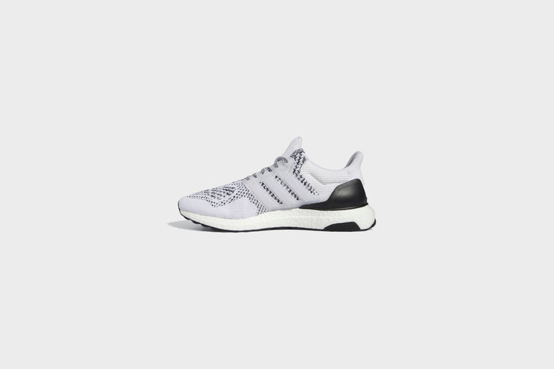 Sneakers Adidas Ultraboost 1.0 DNA (Cloud White/Cloud White/Core Black) - 5 4 Sneakers Adidas Ultraboost 1.0 DNA (Cloud White/Cloud White/Core Black) - 5 - Image 4