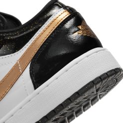 Sneakers Air Jordan 1 Low SE (GS) (Black/Metallic Gold-White) - 3.5Y 21 Sneakers Air Jordan 1 Low SE (GS) (Black/Metallic Gold-White) - 3.5Y -shooos shop AirJordan1LowSE GS Black MetallicGold White AirJordan1LowSE GS Black MetallicGold White DR6970 07111 800x