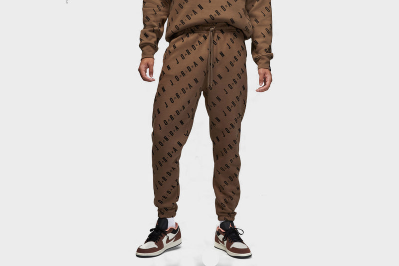 Jordan Essentials Graphic Fleece Pants (Palomino) - S Apparel Jordan Essentials Graphic Fleece Pants (Palomino) - S -shooos shop JordanEssentialsGraphicFleecePants Palomino DV7646