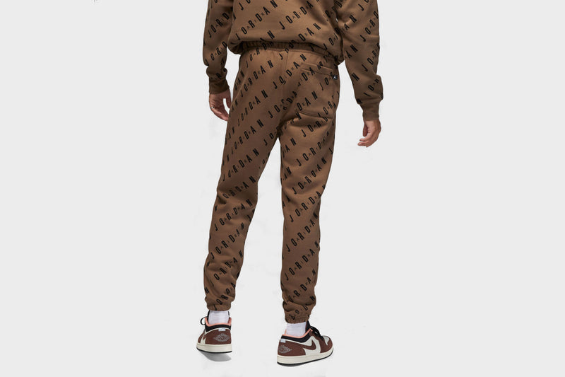 Jordan Essentials Graphic Fleece Pants (Palomino) - S Apparel Jordan Essentials Graphic Fleece Pants (Palomino) - S -shooos shop JordanEssentialsGraphicFleecePants Palomino DV7646