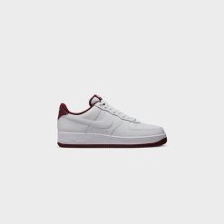 Sneakers Nike Air Force 1 ‘07 (White/White-Dark Beetroot) - 7 -shooos shop NikeAirForce1 07 White White DarkBeetroot DH7561 1064 800x