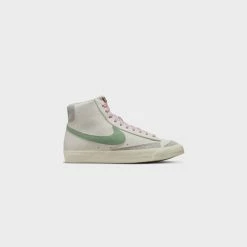 Sneakers Nike Blazer Mid ‘77 PRM (Sail/Enamel Green-Coconut Milk) - 7 -shooos shop NikeBlazerMid 77PRM Sail EnamelGreen CoconutMilk DO9787 1004 800x