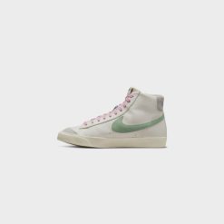 Sneakers Nike Blazer Mid ‘77 PRM (Sail/Enamel Green-Coconut Milk) - 7 4 Sneakers Nike Blazer Mid ‘77 PRM (Sail/Enamel Green-Coconut Milk) - 7 -shooos shop NikeBlazerMid 77PRM Sail EnamelGreen CoconutMilk DO9787 1005 800x
