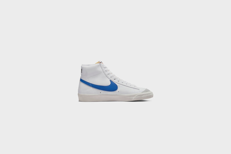 Sneakers Nike Blazer Mid ‘77 VNTG (White/Habanero Red-Medium Blue) - 7 3 Sneakers Nike Blazer Mid ‘77 VNTG (White/Habanero Red-Medium Blue) - 7 - Image 3