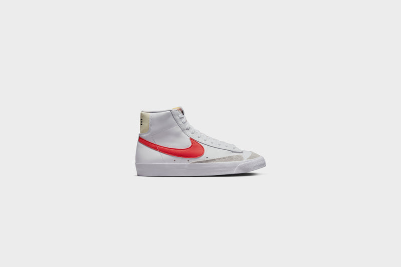 Sneakers Nike Blazer Mid ‘77 VNTG (White/Picante Red-Coconut Milk) - 7 4 Sneakers Nike Blazer Mid ‘77 VNTG (White/Picante Red-Coconut Milk) - 7 - Image 4