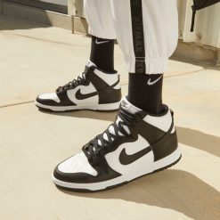 Sneakers Nike Dunk Hi Retro (White/Black-Total Orange) - 8 -shooos shop NikeDunkHiRetro White Black TotalOrange DD1399 10510 800x
