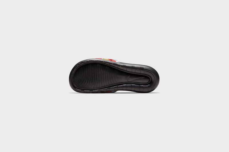 WMNS Nike Victori One Slide Print (White/Black-Siren Red) - 5 WMNS Sneakers WMNS Nike Victori One Slide Print (White/Black-Siren Red) - 5 WMNS -shooos shop NikeWVictoriOne White SirenRed AtomicGreen Black CN9676