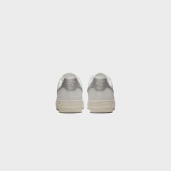 Sneakers WMNS Nike Air Force 1 ‘07 ESS TRND (Summit White/Metallic Silver) - 5W 14 Sneakers WMNS Nike Air Force 1 ‘07 ESS TRND (Summit White/Metallic Silver) - 5W -shooos shop WMNSNikeAirForce1 07ESSTRND SummitWhite MetallicSilver DQ7569 1005 800x