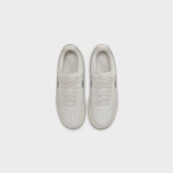 Sneakers WMNS Nike Air Force 1 ‘07 ESS TRND (Summit White/Metallic Silver) - 5W 15 Sneakers WMNS Nike Air Force 1 ‘07 ESS TRND (Summit White/Metallic Silver) - 5W -shooos shop WMNSNikeAirForce1 07ESSTRND SummitWhite MetallicSilver DQ7569 1006 800x