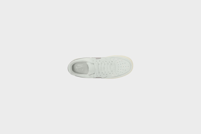 Sneakers WMNS Nike Air Force 1 ‘07 ESS TRND (Summit White/Metallic Silver) - 5W 7 Sneakers WMNS Nike Air Force 1 ‘07 ESS TRND (Summit White/Metallic Silver) - 5W - Image 7