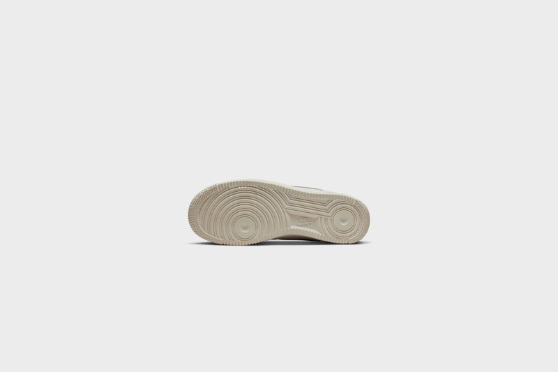 Sneakers WMNS Nike Air Force 1 ‘07 ESS TRND (Summit White/Metallic Silver) - 5W 8 Sneakers WMNS Nike Air Force 1 ‘07 ESS TRND (Summit White/Metallic Silver) - 5W - Image 8