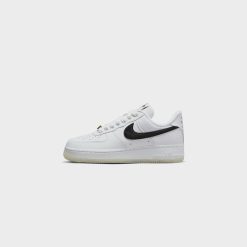 Sneakers WMNS Nike Air Force 1 ‘07 PRM (White/Black-Metallic Gold) - 5W