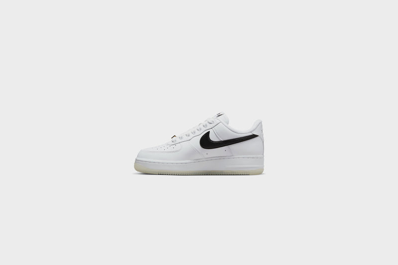 Sneakers WMNS Nike Air Force 1 ‘07 PRM (White/Black-Metallic Gold) - 5W 5 Sneakers WMNS Nike Air Force 1 ‘07 PRM (White/Black-Metallic Gold) - 5W - Image 5