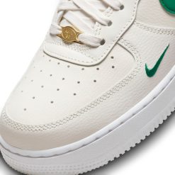 Sneakers WMNS Nike Air Force 1 ‘07 SE (Sail/Malachite-White) - 5W 9 Sneakers WMNS Nike Air Force 1 ‘07 SE (Sail/Malachite-White) - 5W -shooos shop WMNSNikeAirForce1 07SE Sail Malachite White DQ7582 10110 800x