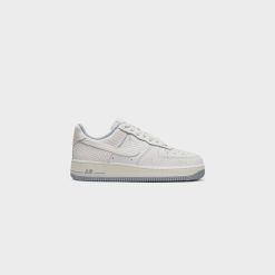 Sneakers WMNS Nike Air Force 1 ‘07 (Summit White/Summit White-Sail) - 5 3 Sneakers WMNS Nike Air Force 1 ‘07 (Summit White/Summit White-Sail) - 5 -shooos shop WMNSNikeAirForce1 07 SummitWhite SummitWhite Sail DX2678 1004 800x