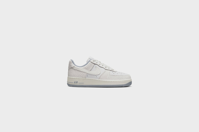 WMNS Nike Air Force 1 ‘07 (Summit White/Summit White-Sail) - 5 Sneakers WMNS Nike Air Force 1 ‘07 (Summit White/Summit White-Sail) - 5 -shooos shop WMNSNikeAirForce1 07 SummitWhite SummitWhite Sail DX2678