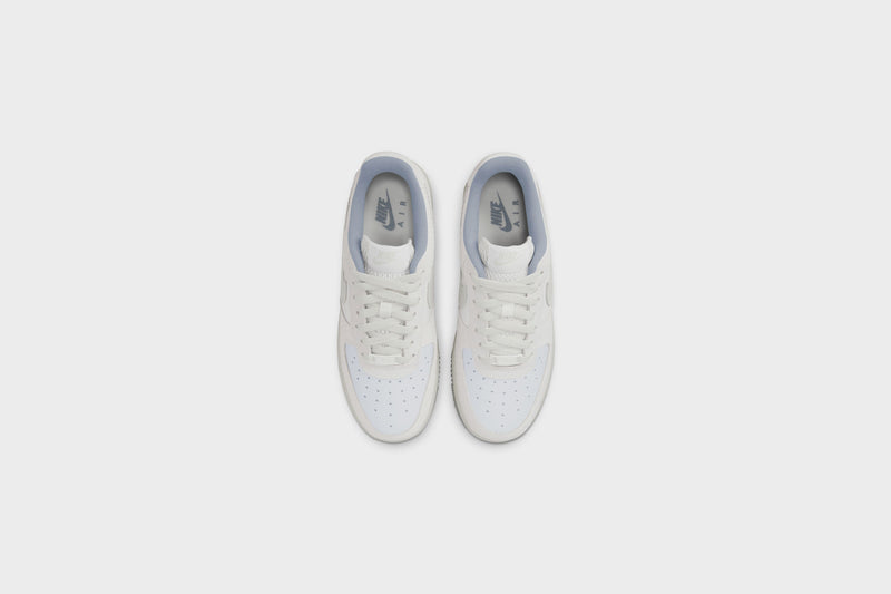 WMNS Nike Air Force 1 ‘07 (Summit White/Summit White-Sail) - 5 Sneakers WMNS Nike Air Force 1 ‘07 (Summit White/Summit White-Sail) - 5 -shooos shop WMNSNikeAirForce1 07 SummitWhite SummitWhite Sail DX2678
