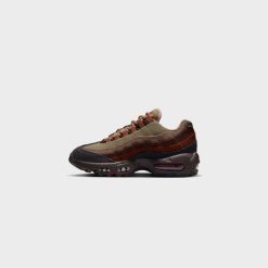 Sneakers WMNS Nike Air Max 95 (Brown Basalt/University Red) - WMNS 5 14 Sneakers WMNS Nike Air Max 95 (Brown Basalt/University Red) - WMNS 5 -shooos shop WMNSNikeAirMax95 BrownBasalt UniversityRed DZ4710 2005 800x