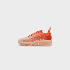 Sneakers WMNS Nike Air VaporMax Plus (Guava Ice/Rush Orange-Black) - 5W