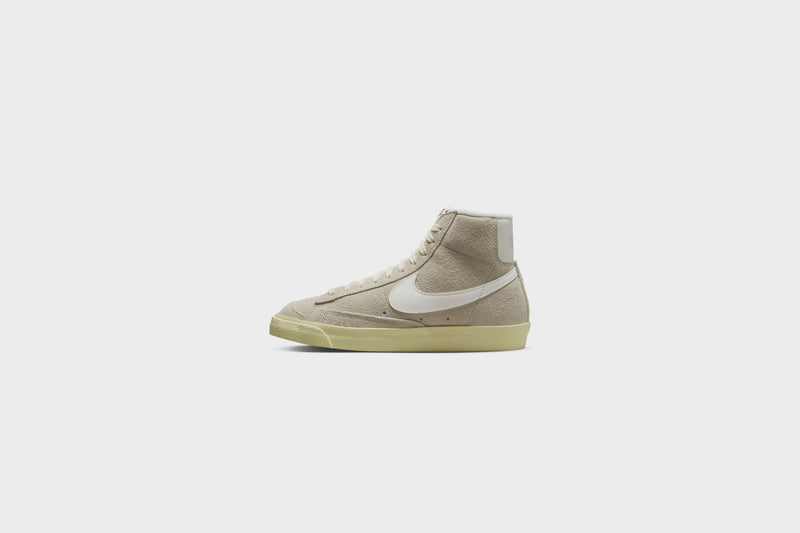 WMNS Nike Blazer Mid '77 VNTG (Light Bone/Sail-Alabaster) - 5.5 WMNS Sneakers WMNS Nike Blazer Mid '77 VNTG (Light Bone/Sail-Alabaster) - 5.5 WMNS -shooos shop WMNSNikeBlazerMid 77VNTG LightBone Sail Alabaster DV7006