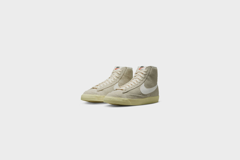 WMNS Nike Blazer Mid '77 VNTG (Light Bone/Sail-Alabaster) - 5.5 WMNS Sneakers WMNS Nike Blazer Mid '77 VNTG (Light Bone/Sail-Alabaster) - 5.5 WMNS -shooos shop WMNSNikeBlazerMid 77VNTG LightBone Sail Alabaster DV7006