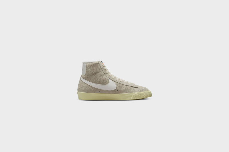 WMNS Nike Blazer Mid '77 VNTG (Light Bone/Sail-Alabaster) - 5.5 WMNS Sneakers WMNS Nike Blazer Mid '77 VNTG (Light Bone/Sail-Alabaster) - 5.5 WMNS -shooos shop WMNSNikeBlazerMid 77VNTG LightBone Sail Alabaster DV7006