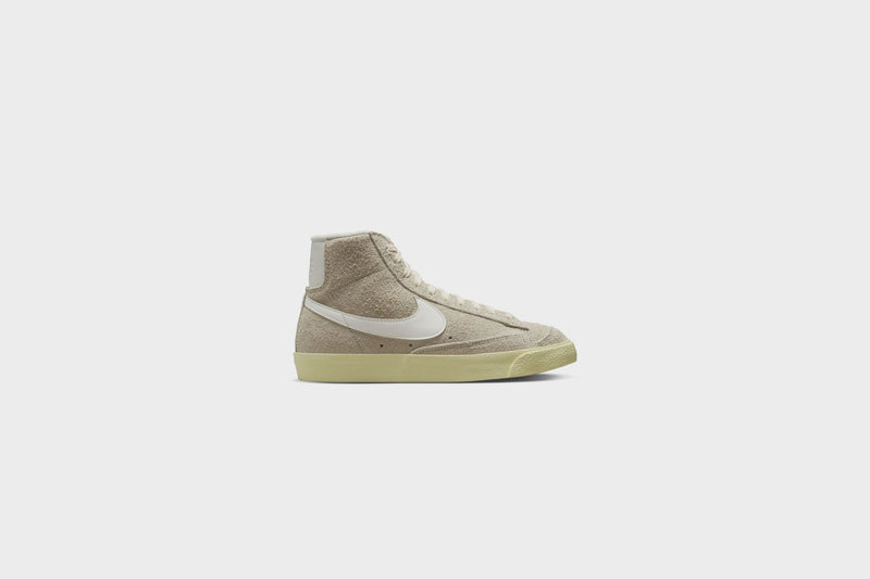 WMNS Nike Blazer Mid '77 VNTG (Light Bone/Sail-Alabaster) - 5.5 WMNS Sneakers WMNS Nike Blazer Mid '77 VNTG (Light Bone/Sail-Alabaster) - 5.5 WMNS -shooos shop WMNSNikeBlazerMid 77VNTG LightBone Sail Alabaster DV7006