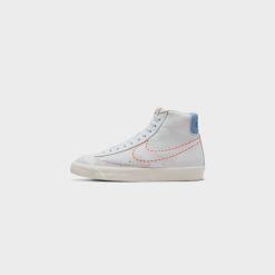 Sneakers WMNS Nike Blazer Mid ‘77 (White/Safety Orange-Lilac) - 5W