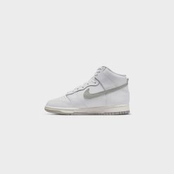 Sneakers WMNS Nike Dunk High (White/Grey Fog-Sail) - WMNS 5.5 4 Sneakers WMNS Nike Dunk High (White/Grey Fog-Sail) - WMNS 5.5 -shooos shop WMNSNikeDunkHigh White GreyFog Sail DD1869 1115 800x