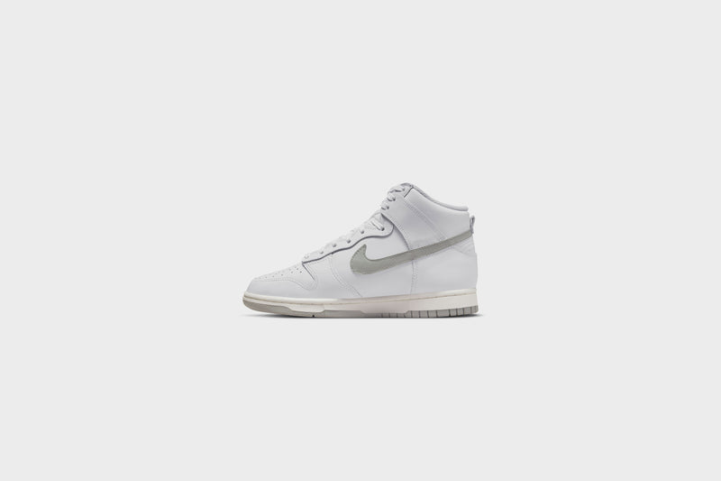 WMNS Nike Dunk High (White/Grey Fog-Sail) - WMNS 5.5 Sneakers WMNS Nike Dunk High (White/Grey Fog-Sail) - WMNS 5.5 -shooos shop WMNSNikeDunkHigh White GreyFog Sail DD1869